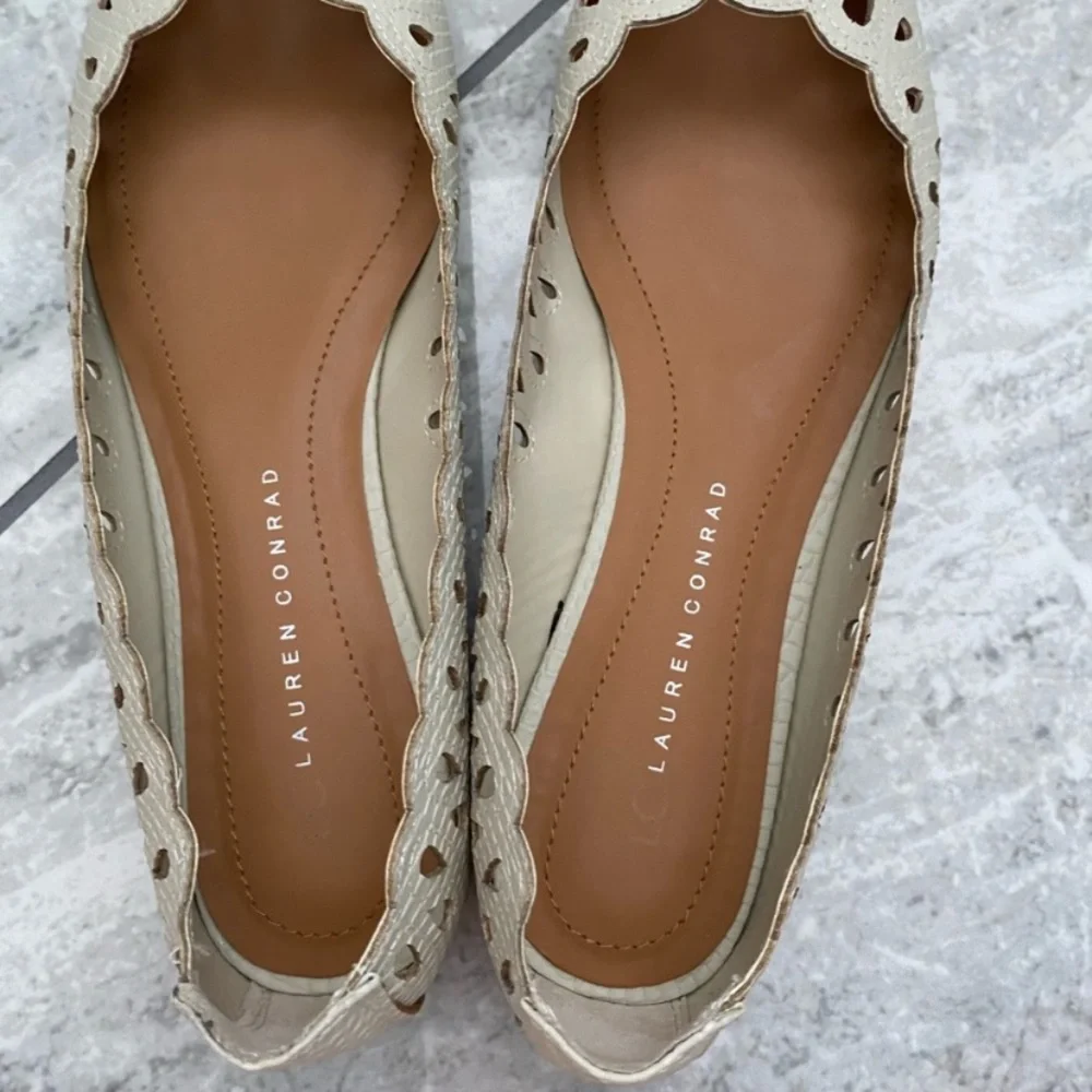 LC Lauren Conrad Cream Scalloped Ballet Flats